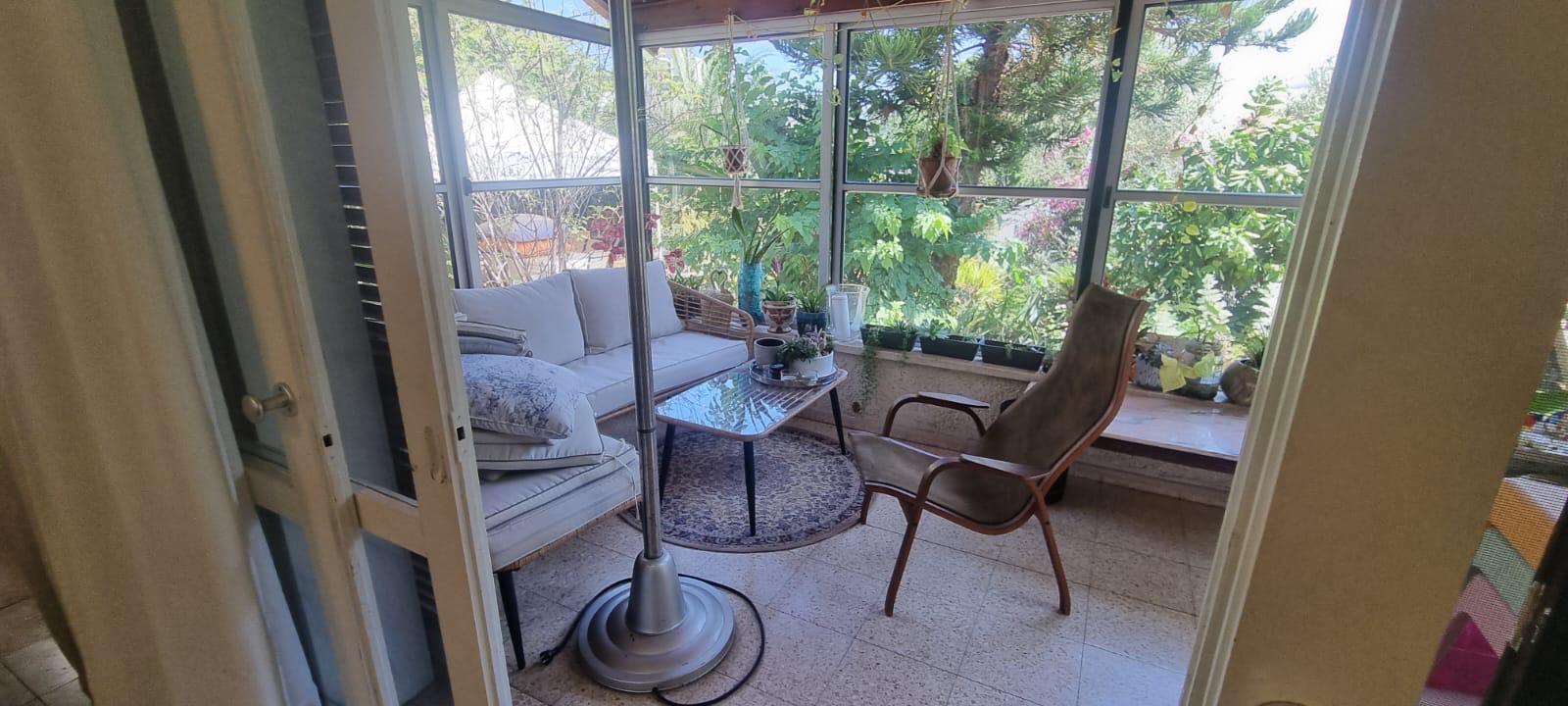 למכירה בנוף ים הרצליה בית בודד ולא דו משפחתי, בית סבתא מקסים בנוי כ110 חדרים מחסן 2 חניות מושכר כיום ב12,500 עם עוד מחסן שהפכו ליחידת דיור, מושכר כיום - Image 3
