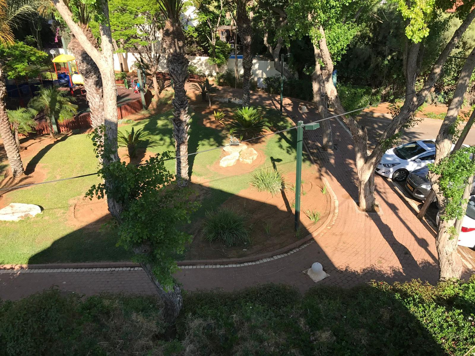 למכירה בנוף ים קוטג טורי פינתי, השוכן בין עצי אקליפטוס ברחוב שקט וקסום ללא מוצא - Image 3