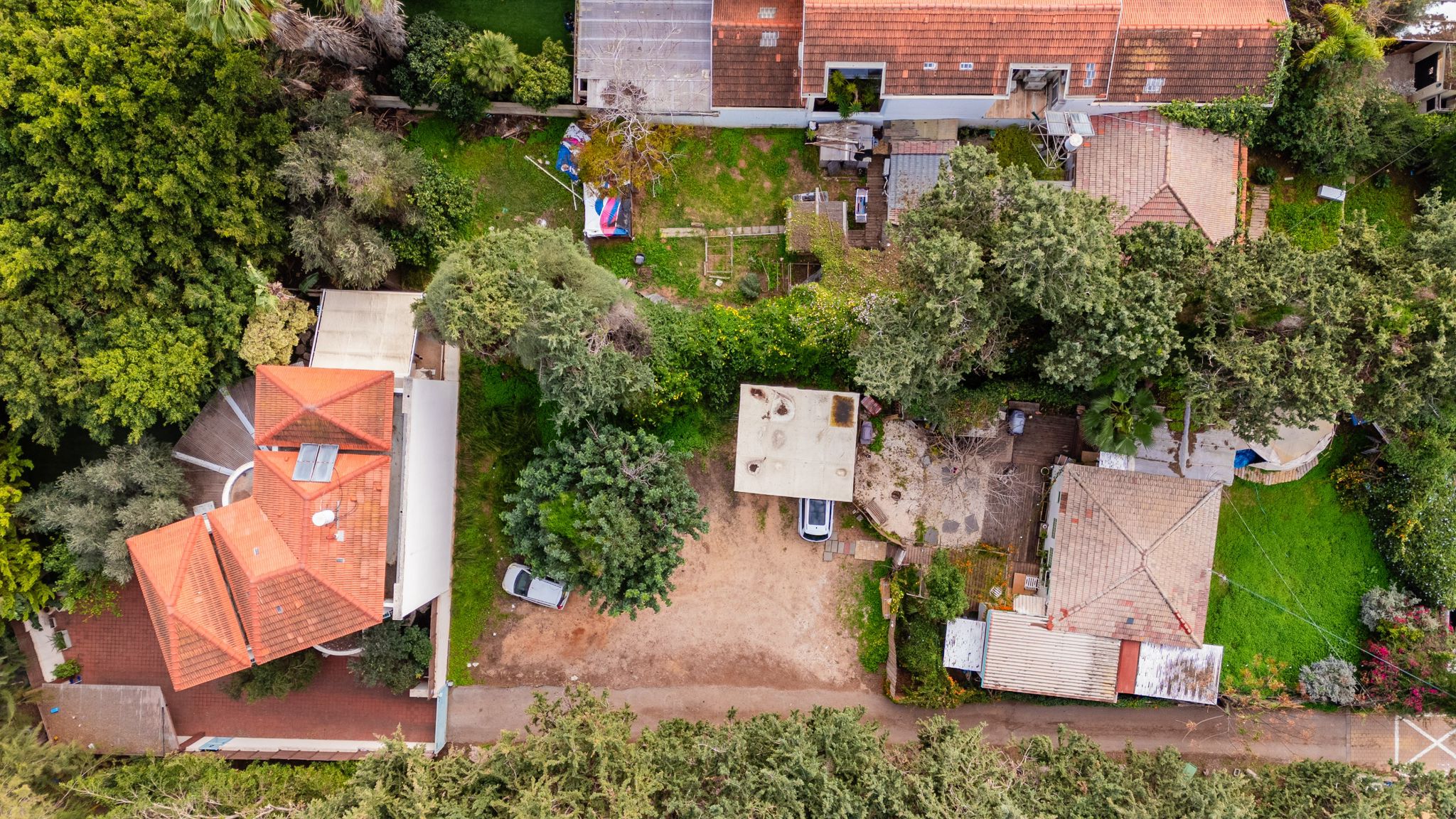 למכירה מגרש עם בית להריסה בשטח של כ 760 מ״ר בו נקנ... - Image 2